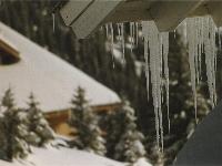 A chalet with Ice
